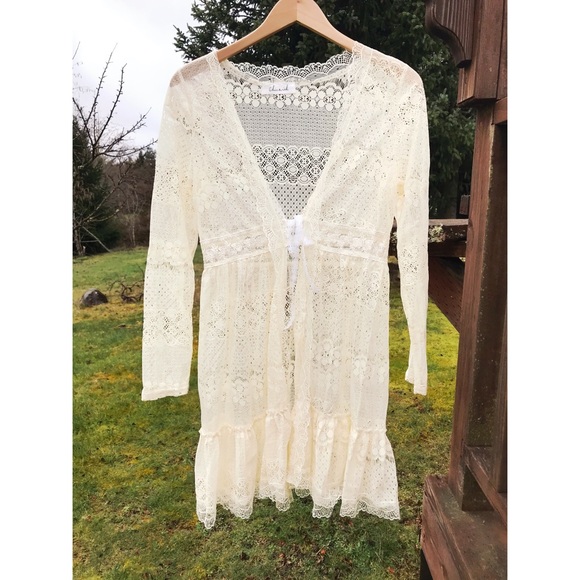 Tops - NWOT Boho cream lacy crochet top kimono